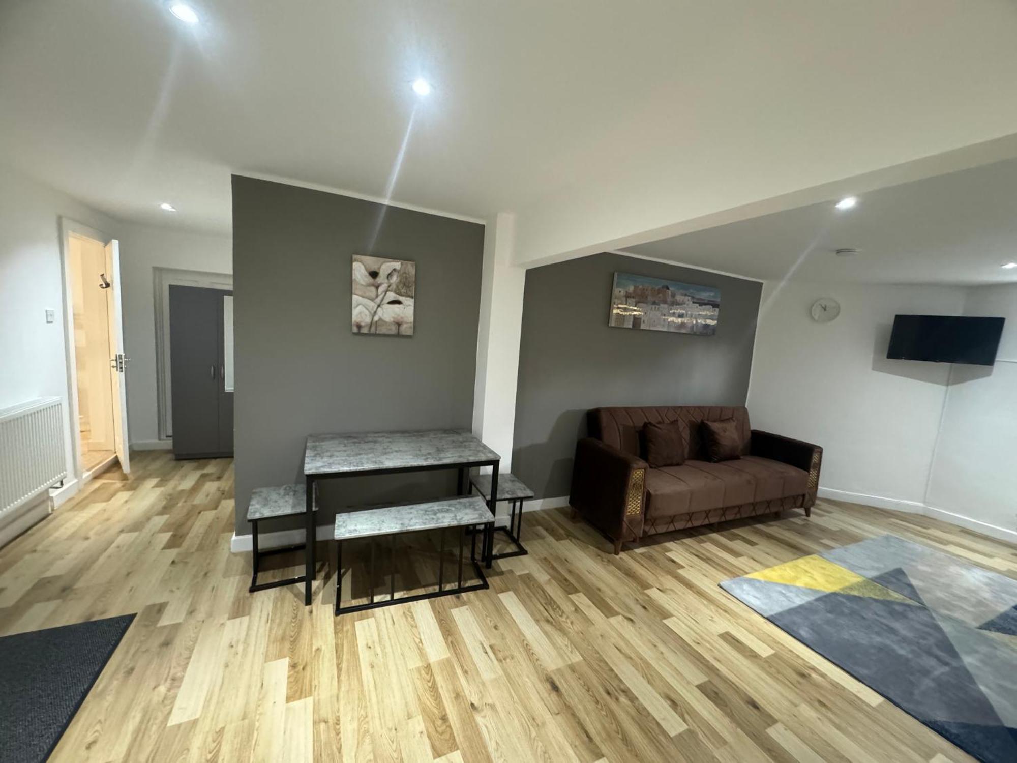 Mk Apartments, Chorlton, Manchester, Car Park Exterior photo